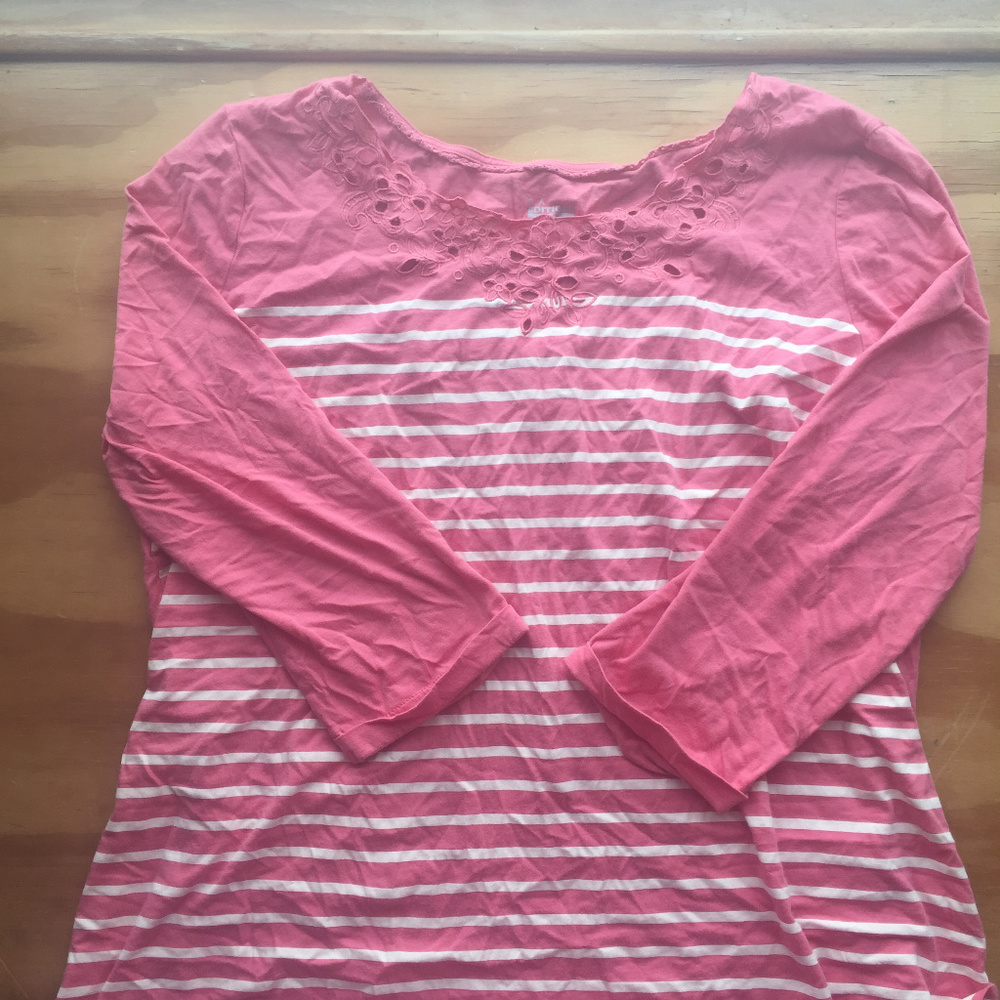 LIKE NEW! BASIC EDITIONS TEE XL